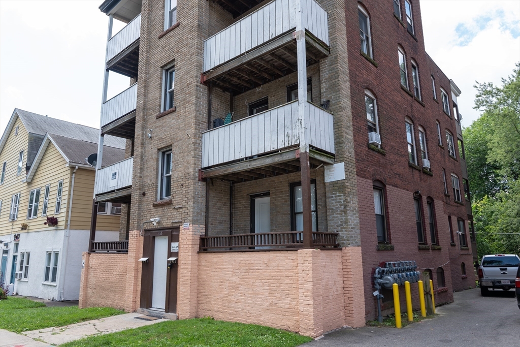 468 Liberty Street, Unit 4R Springfield, MA 01104 - Photo 11 of 12 Gallery Image 11