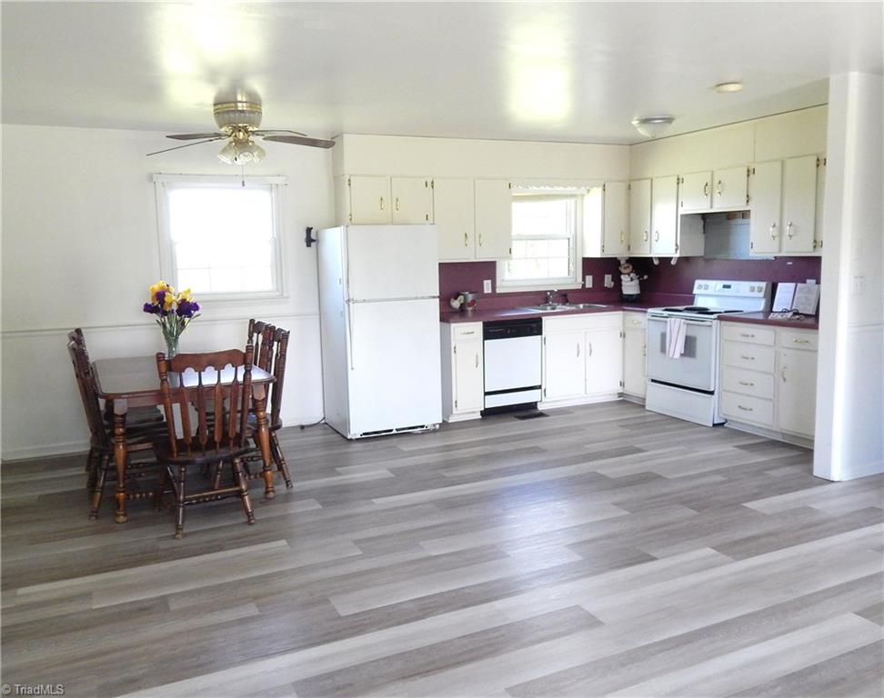 1048 State Line Church Road Westfield, NC 27053 - Photo 3 of 29 Large eat in kitchen!!
