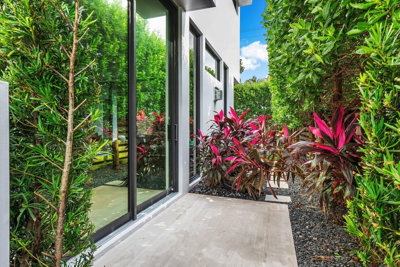 3094 Cadiz Road Boca Raton, FL 33432 - Photo 52 of 58 044-3094CadizRoad-BocaRaton-FL-33432-SMA