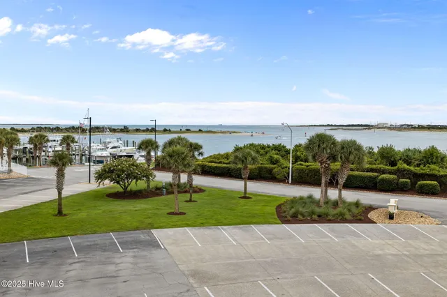$895,000 | 200 Olde Towne Yacht Clb Drive, Unit 49, Beaufort, NC 28516