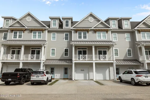 $895,000 | 200 Olde Towne Yacht Clb Drive, Unit 49, Beaufort, NC 28516