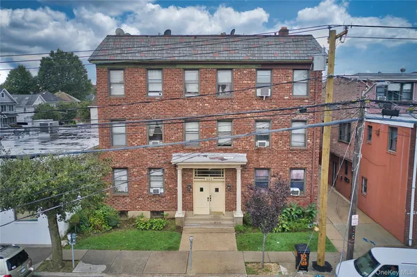$2,200 | 203 Willis Avenue, Unit 3E, Mineola, NY 11501