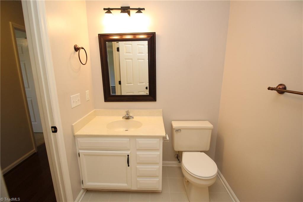 1129 Ridgecliff Drive Rural Hall, NC 27045 - Photo 5 of 17 Gallery Image 5