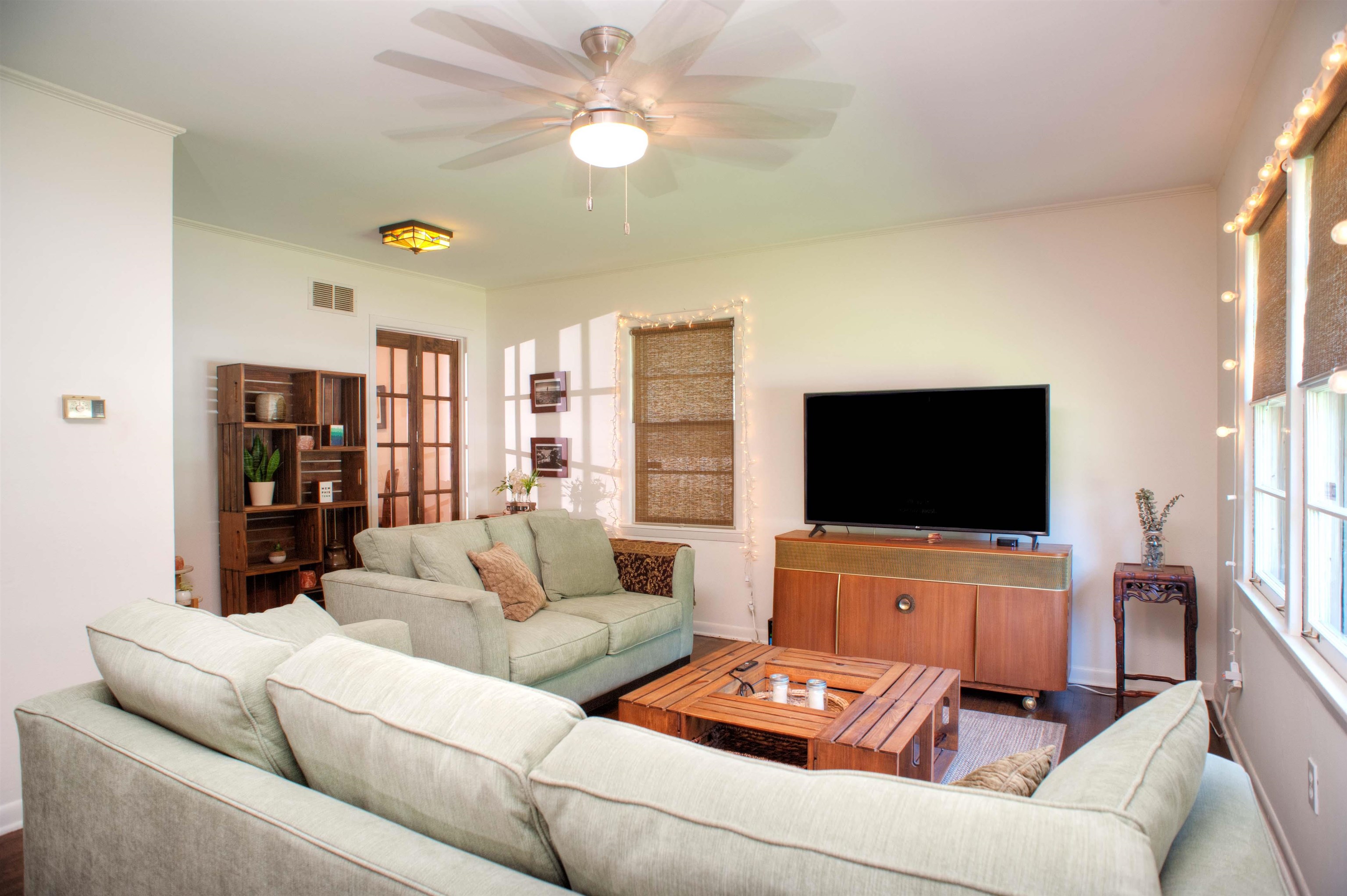 1612 Raymore Road Memphis, TN 38117 - Photo 2 of 17 a living room with furniture and a flat screen tv