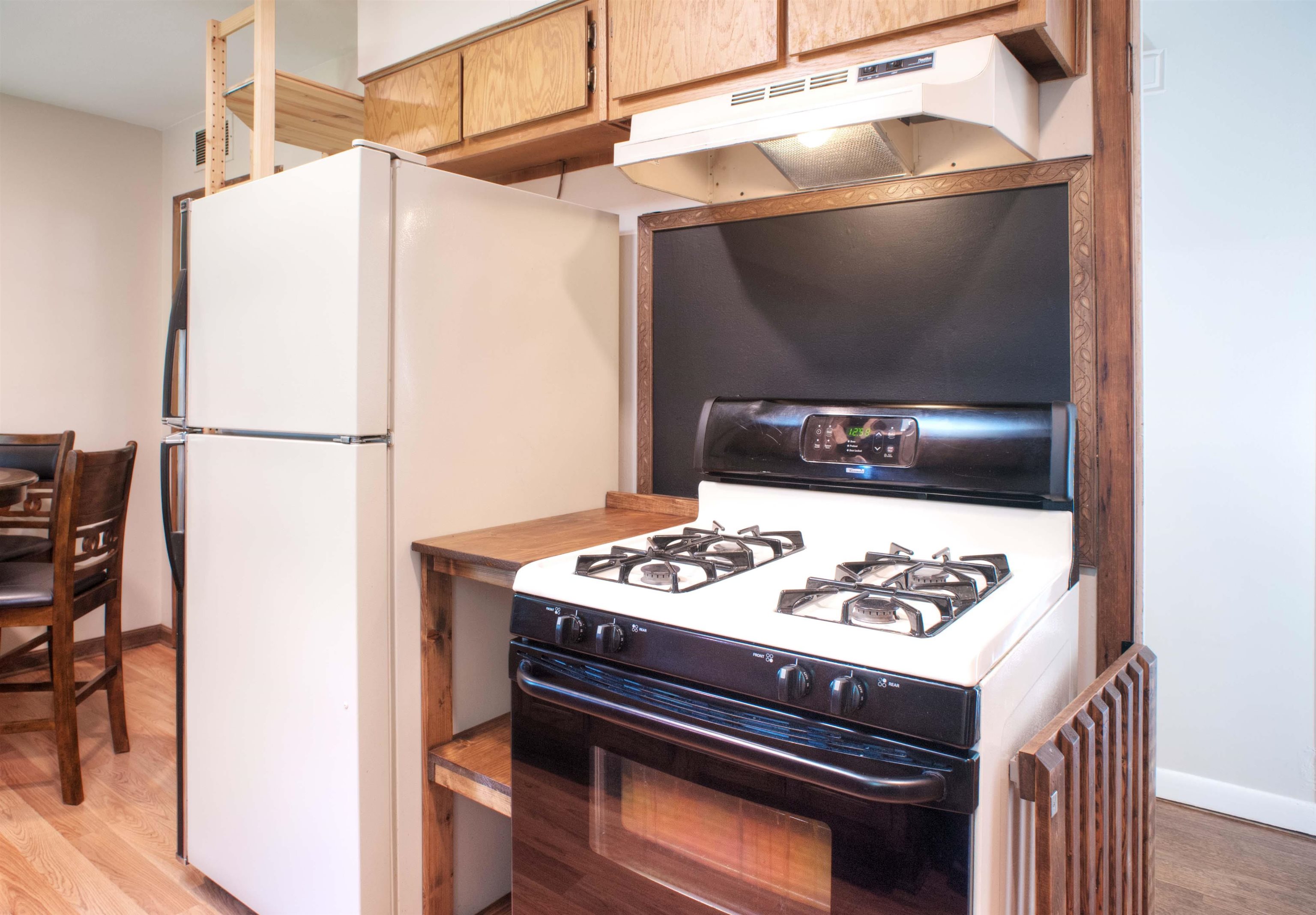 1612 Raymore Road Memphis, TN 38117 - Photo 5 of 17 a kitchen with a stove and a refrigerator