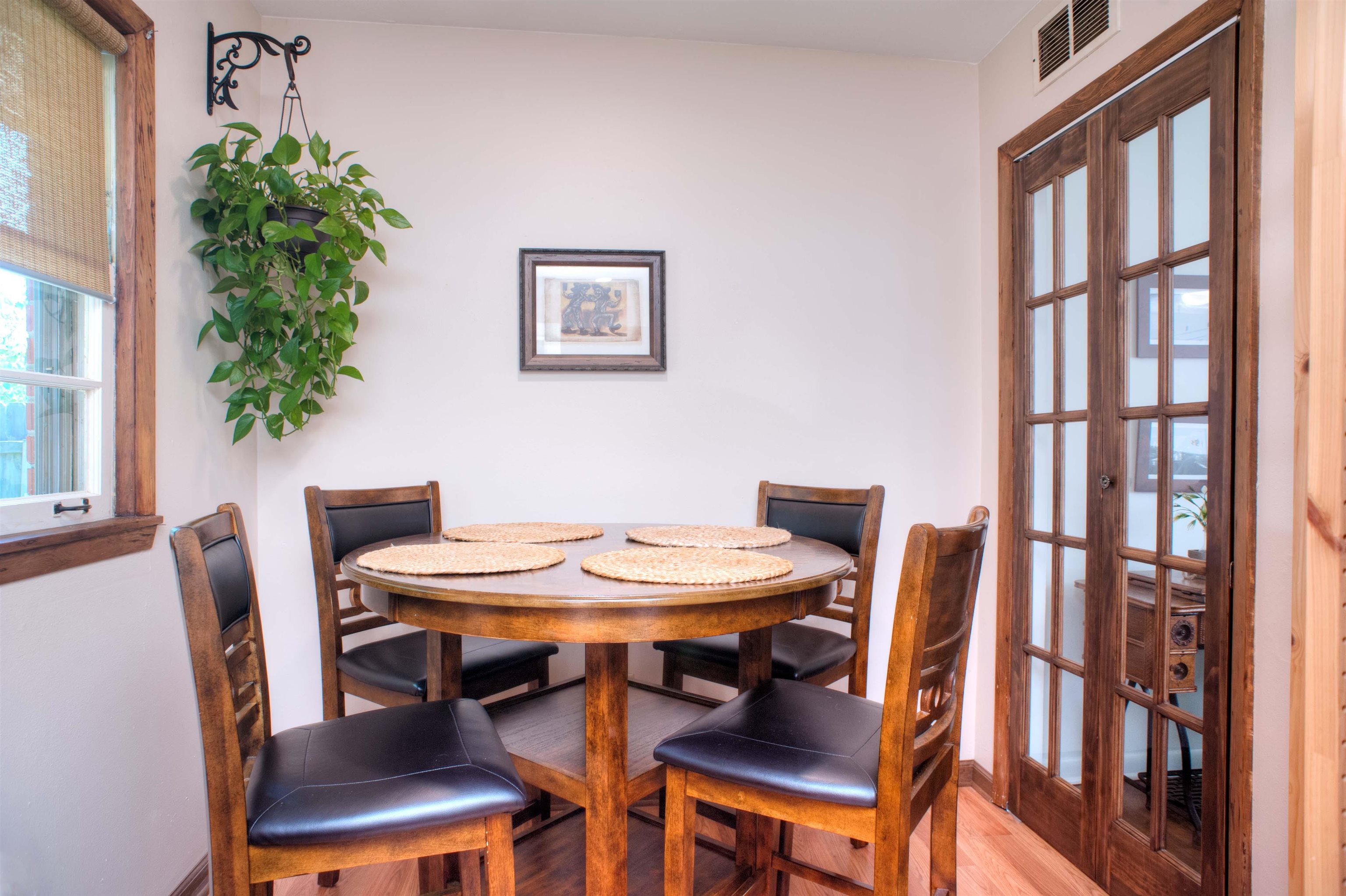 1612 Raymore Road Memphis, TN 38117 - Photo 7 of 17 a view of a dining room with furniture and window
