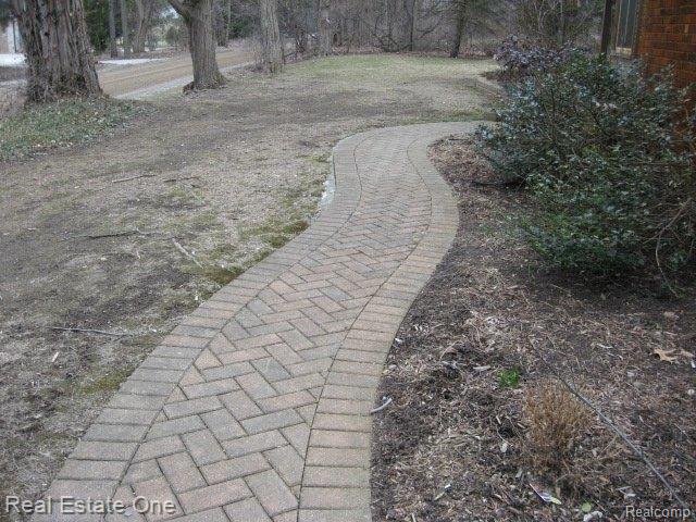 36650 Howard Road Farmington, MI 48331 - Photo 22 of 25 brick walkways