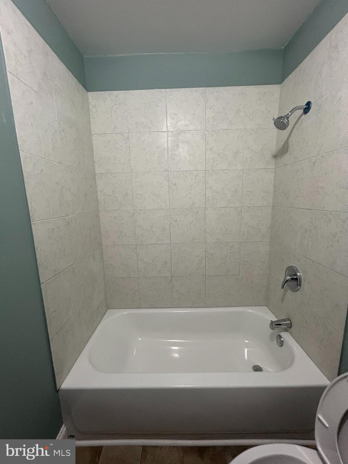 1930 Christian Street Baltimore, MD 21223 - Photo 16 of 20 a bathroom with a bathtub