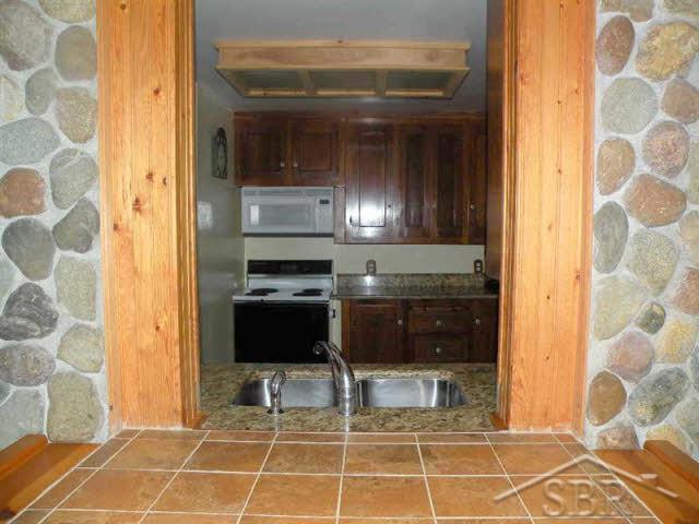 7341 Shattuck Road Saginaw, MI 48603 - Photo 13 of 15 20036249-18.JPG