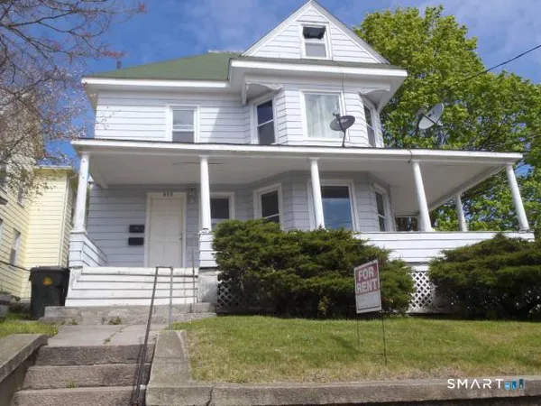 $1,750 | 835 Bank Street, New London, CT 06320