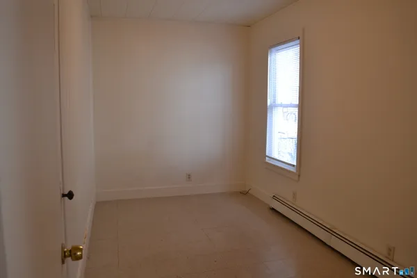 $1,750 | 835 Bank Street, New London, CT 06320