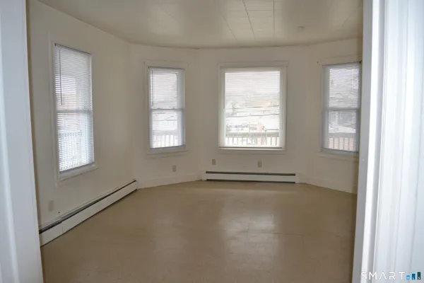 $1,750 | 835 Bank Street, New London, CT 06320
