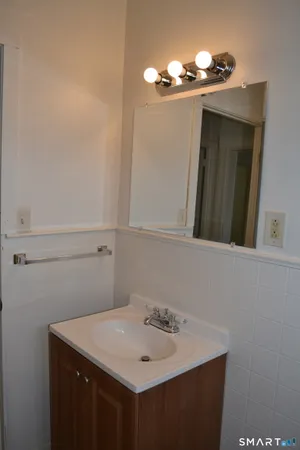 $1,750 | 835 Bank Street, New London, CT 06320