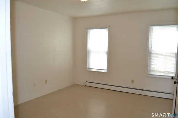$1,750 | 835 Bank Street, New London, CT 06320