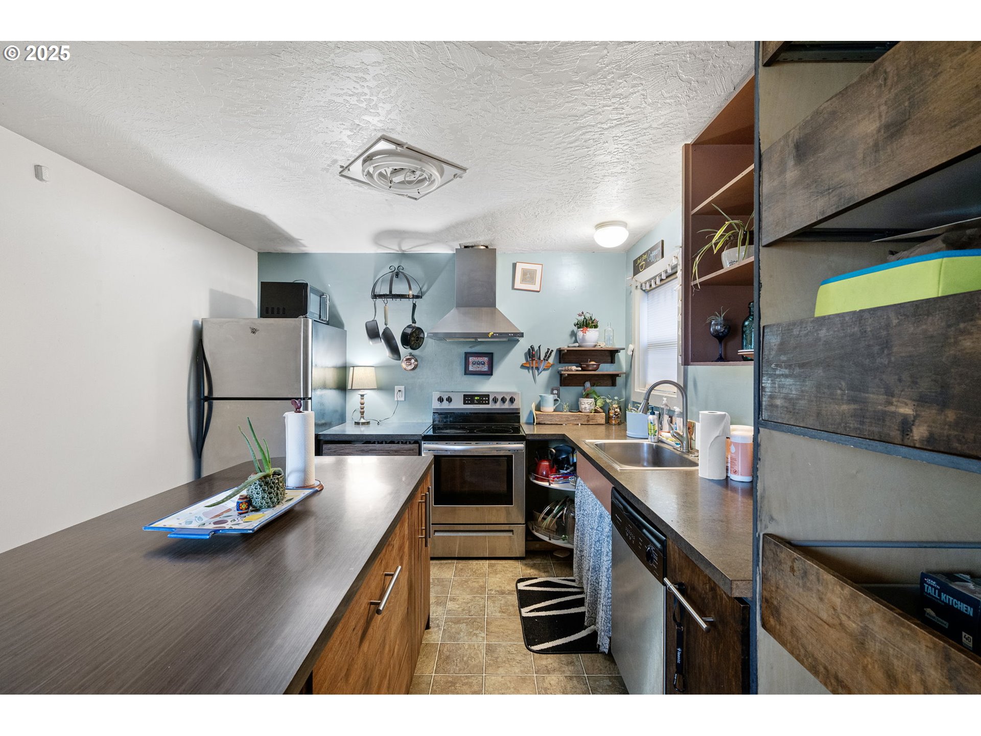 1425 East Madison Avenue Cottage Grove, OR 97424 - Photo 12 of 39 a kitchen with kitchen island a stove and a sink