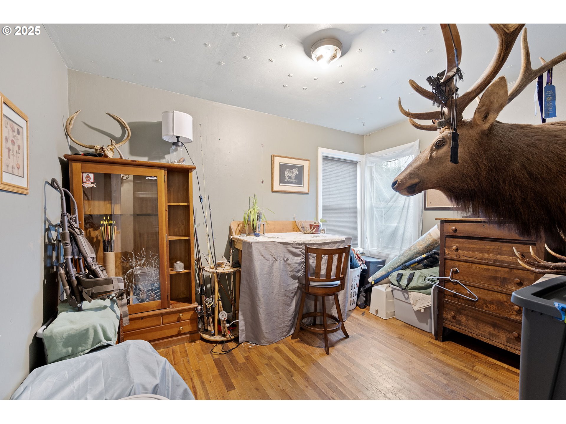 1425 East Madison Avenue Cottage Grove, OR 97424 - Photo 19 of 39 a living room with furniture and a wooden floor