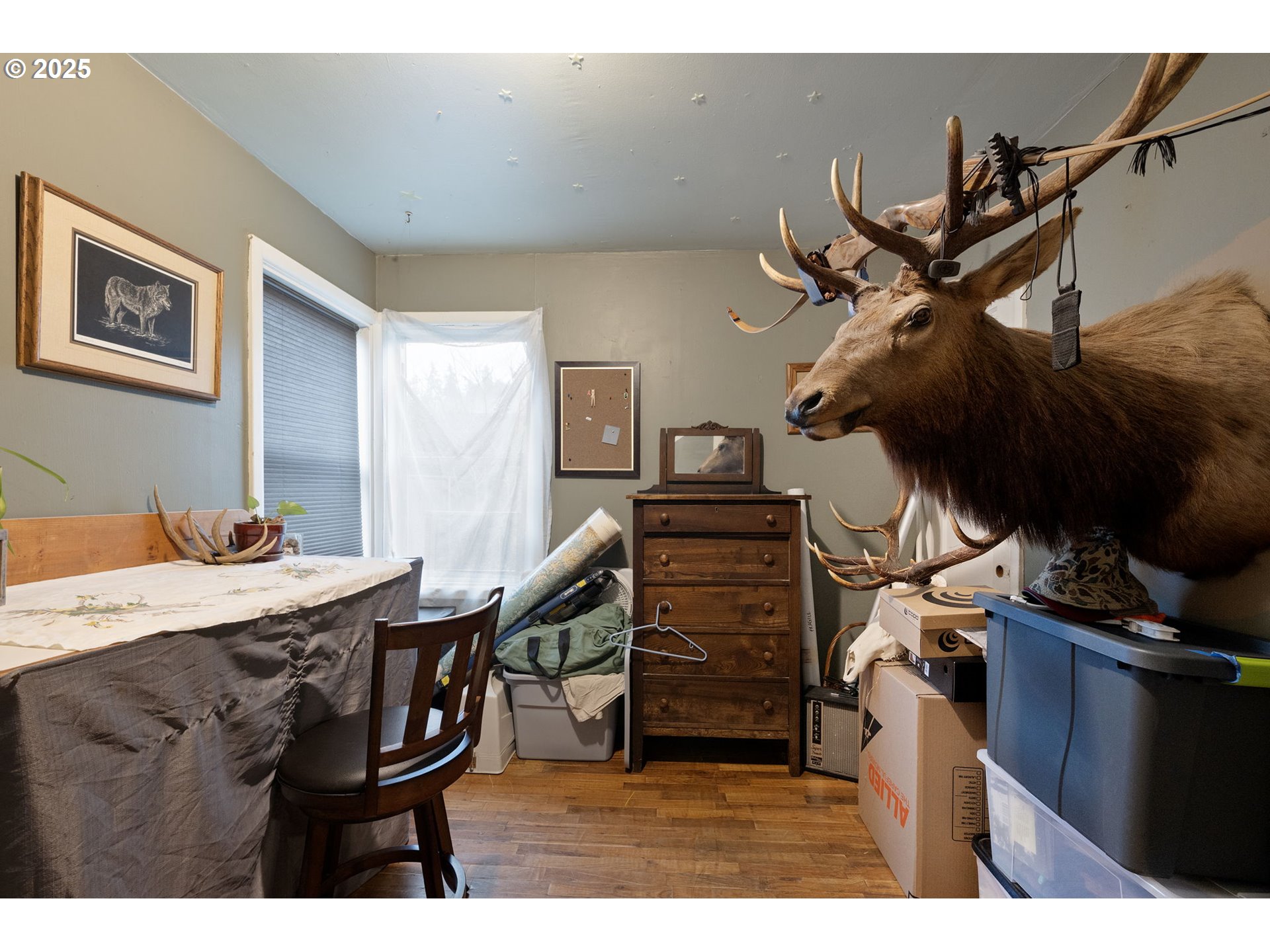 1425 East Madison Avenue Cottage Grove, OR 97424 - Photo 20 of 39 a view of a workspace with furniture