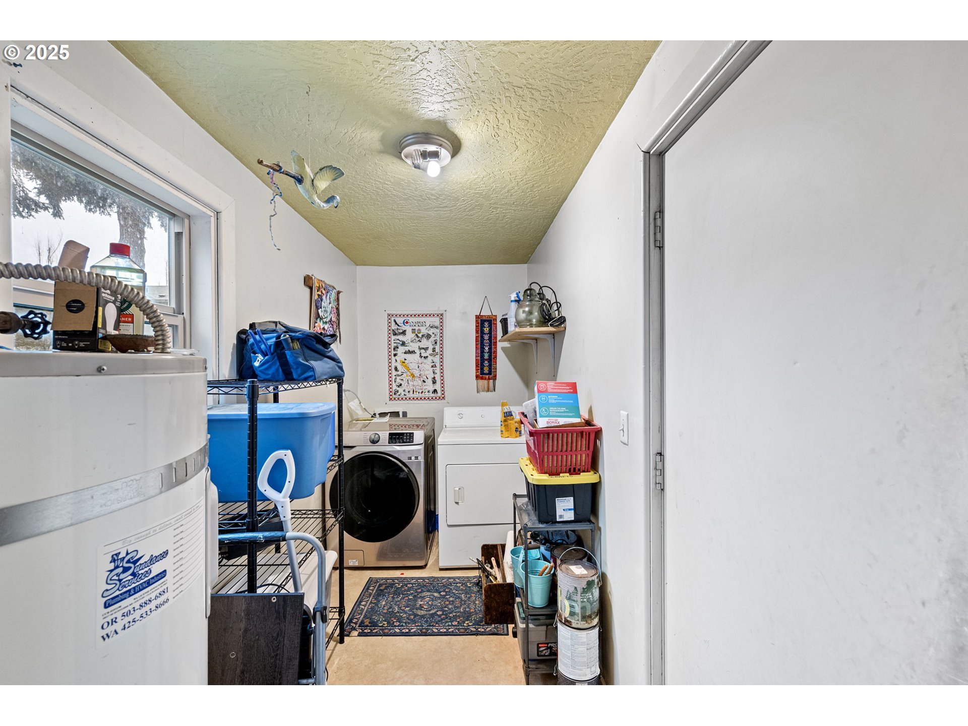 1425 East Madison Avenue Cottage Grove, OR 97424 - Photo 21 of 39 a room with furniture and fan
