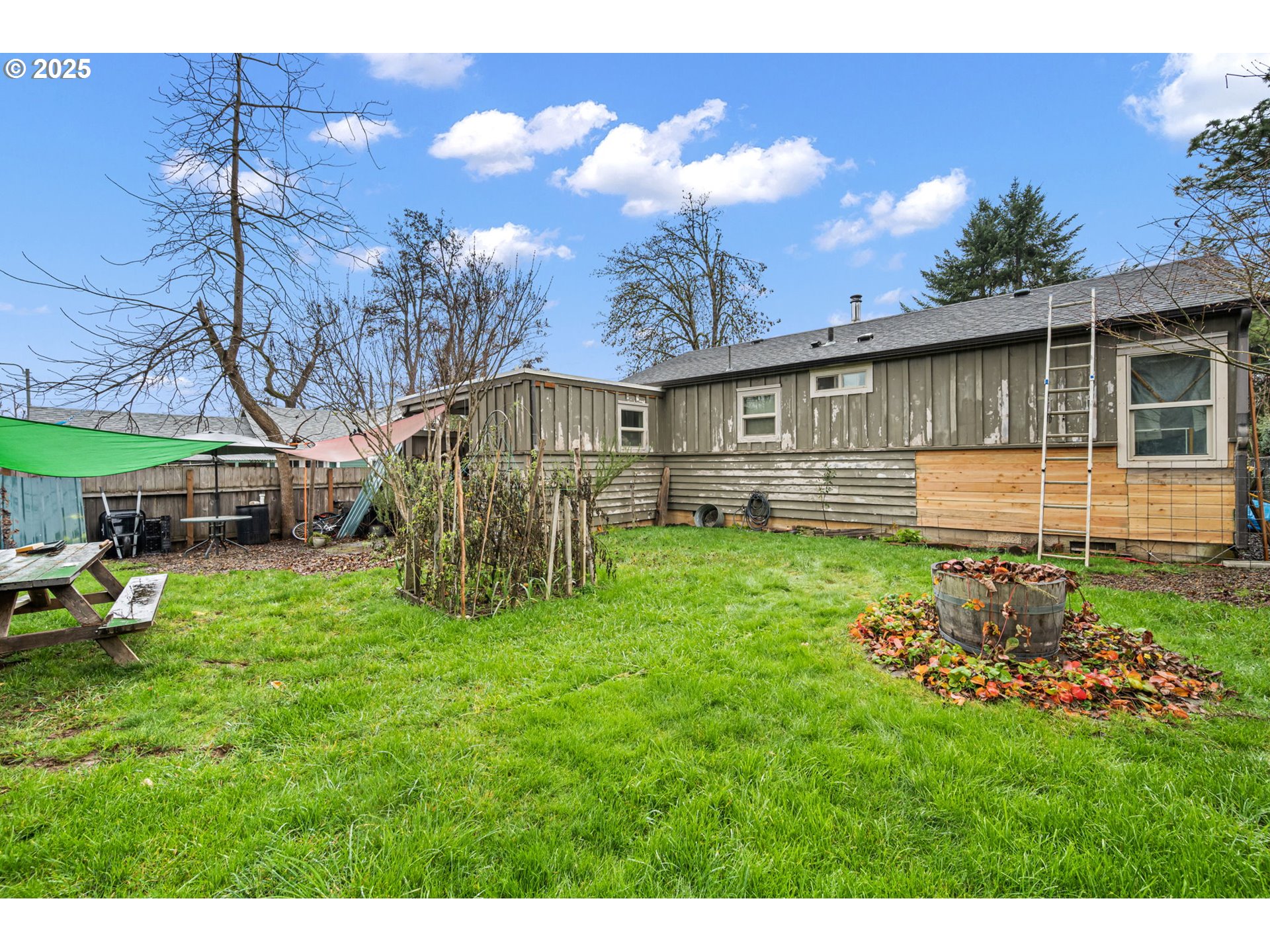 1425 East Madison Avenue Cottage Grove, OR 97424 - Photo 23 of 39 a house view with a garden space