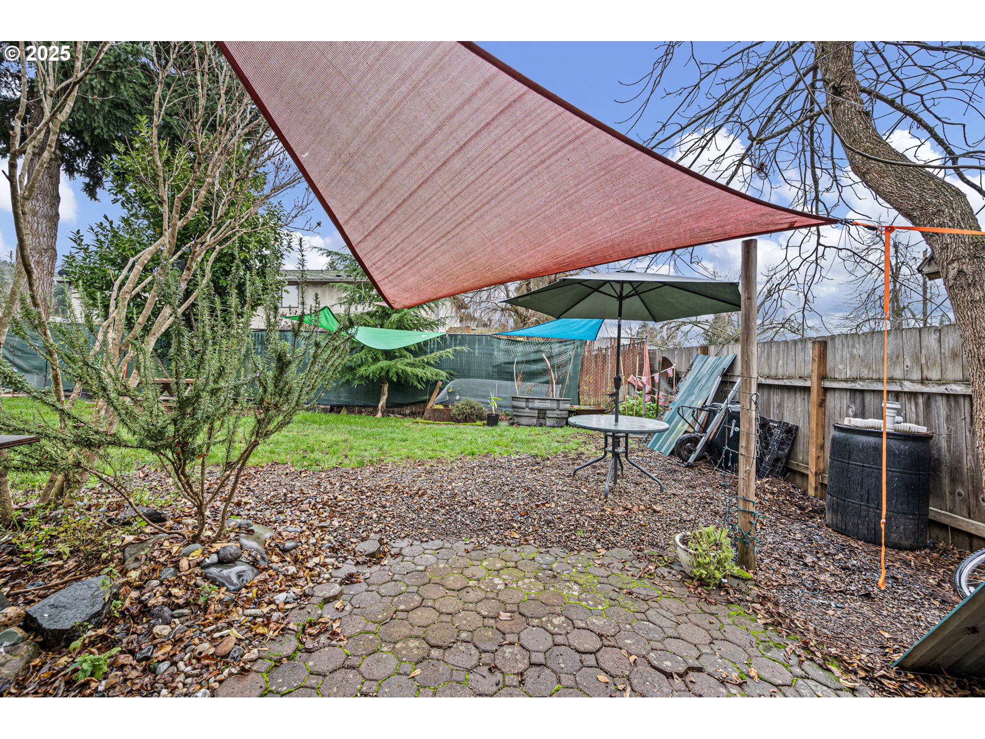 1425 East Madison Avenue Cottage Grove, OR 97424 - Photo 26 of 39 a backyard of a house with barbeque oven