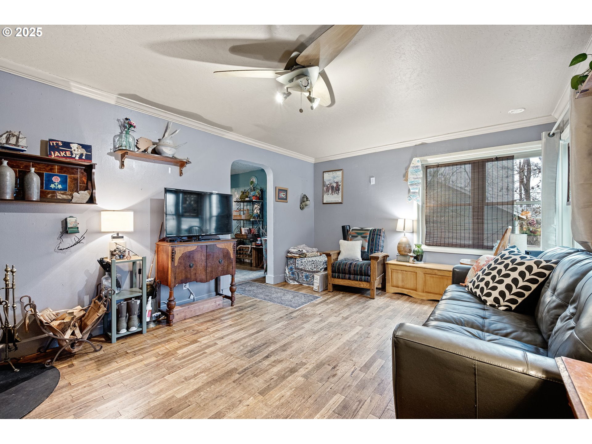 1425 East Madison Avenue Cottage Grove, OR 97424 - Photo 4 of 39 a living room with furniture and a large window