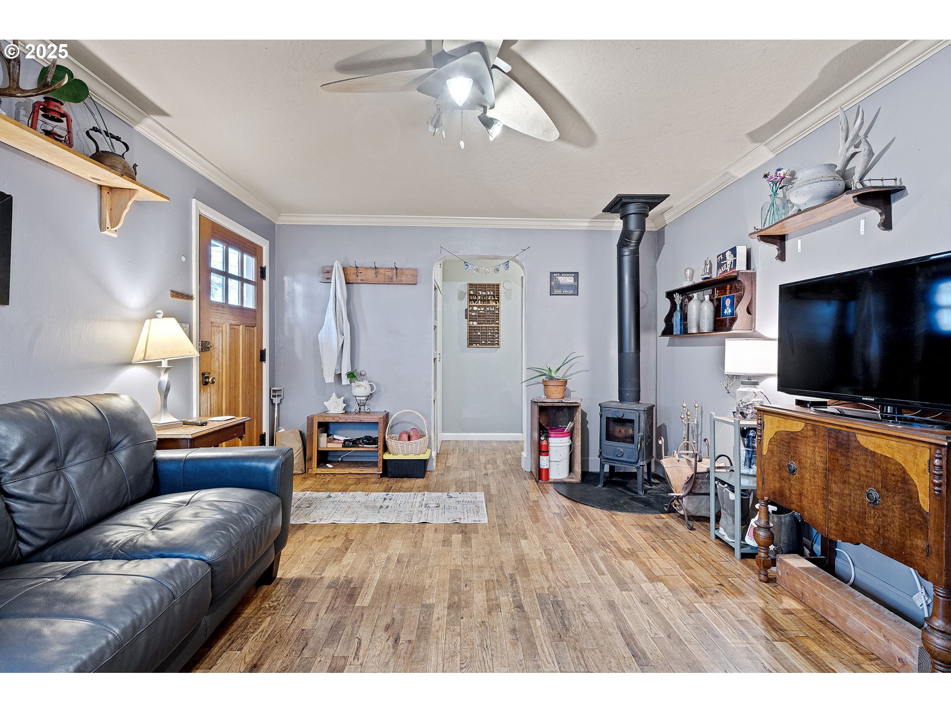 1425 East Madison Avenue Cottage Grove, OR 97424 - Photo 6 of 39 a living room with furniture and a flat screen tv