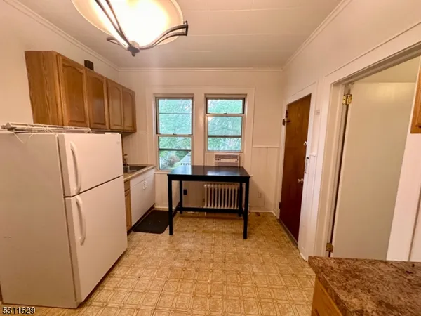 $2,400 | 4 Swaine Place, West Orange, NJ 07052