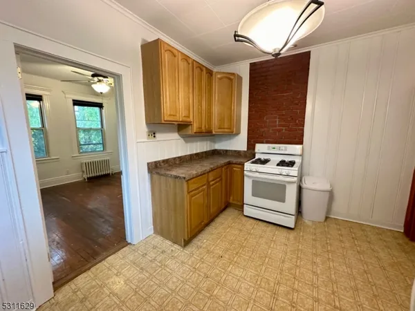 $2,400 | 4 Swaine Place, West Orange, NJ 07052