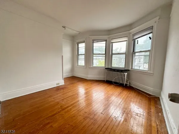 $2,400 | 4 Swaine Place, West Orange, NJ 07052