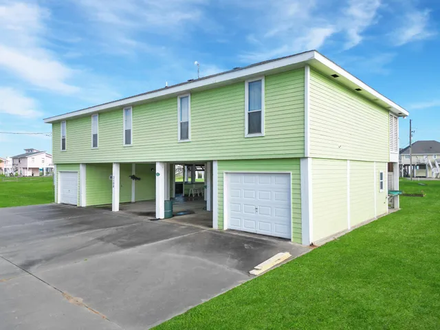 $599,000 | 3108 Patty Street, Crystal Beach, TX 77650