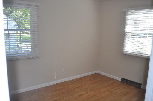 110 South Lyle Avenue Elgin, IL 60123 - Photo 7 of 13 a room that has a window in it
