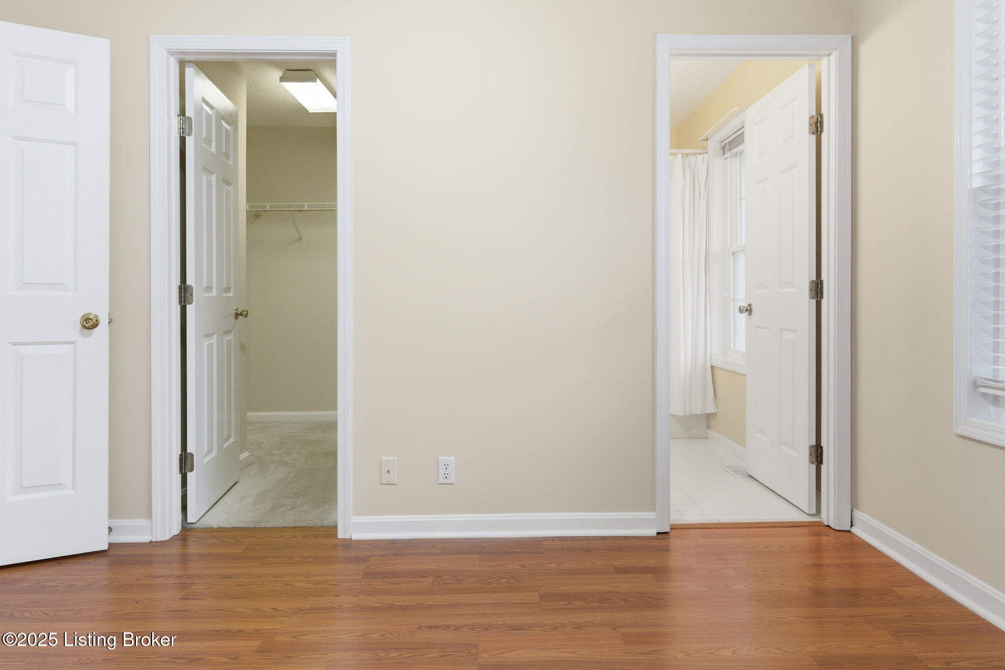 9807 Spring Pointe Court Louisville, KY 40229 - Photo 18 of 35 9807 Spring Pointe Ct-29