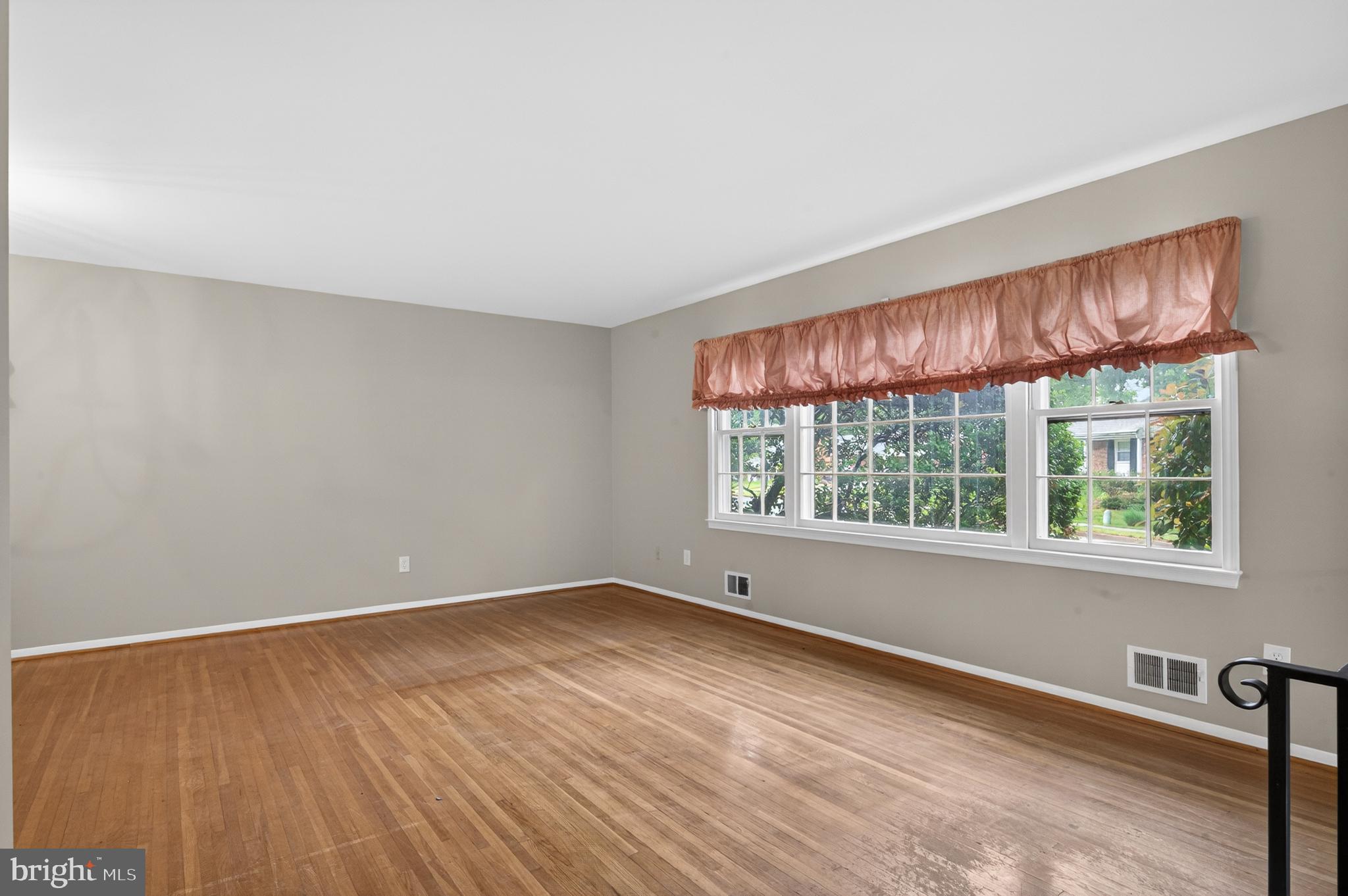 6118 Roxbury Avenue Springfield, VA 22152 - Photo 18 of 60