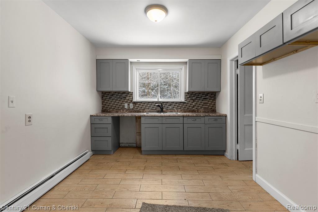 19497 Inkster Road Romulus, MI 48174 - Photo 12 of 37