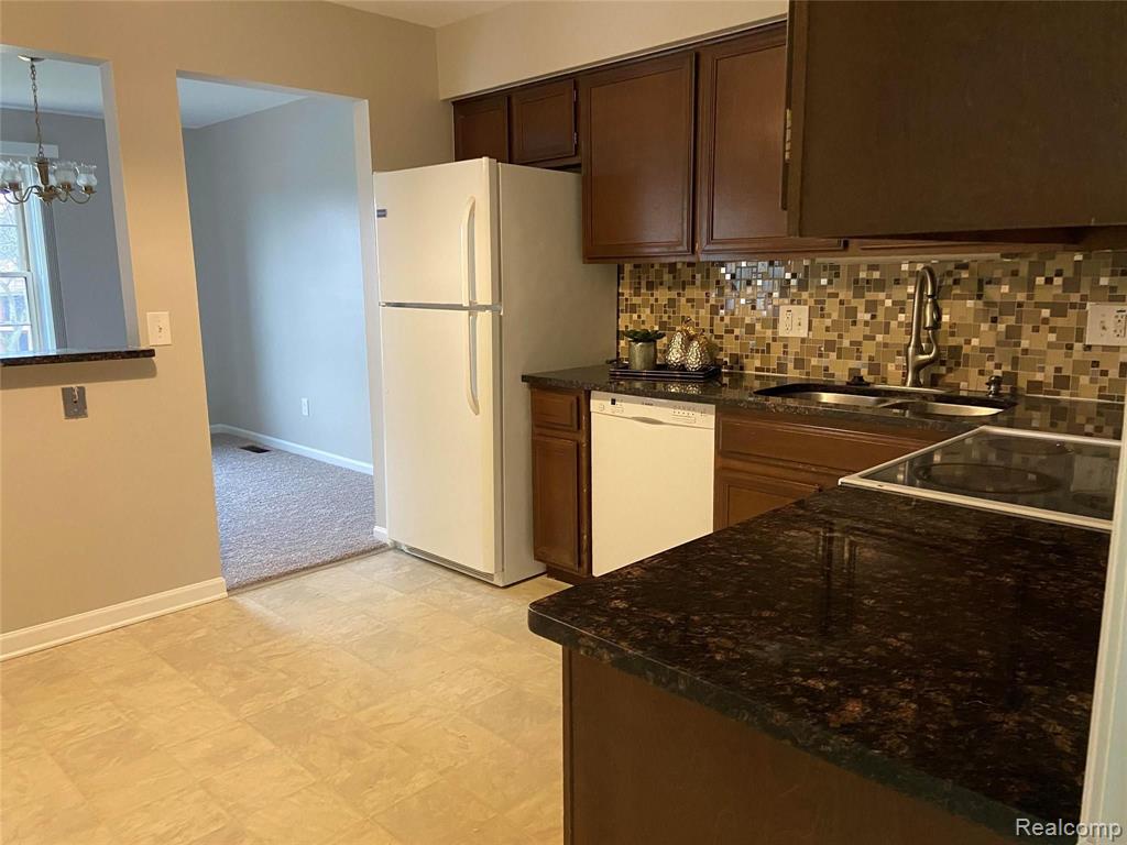 29644 Middlebelt Road, Unit 54 Farmington Hills, MI 48334 - Photo 11 of 31
