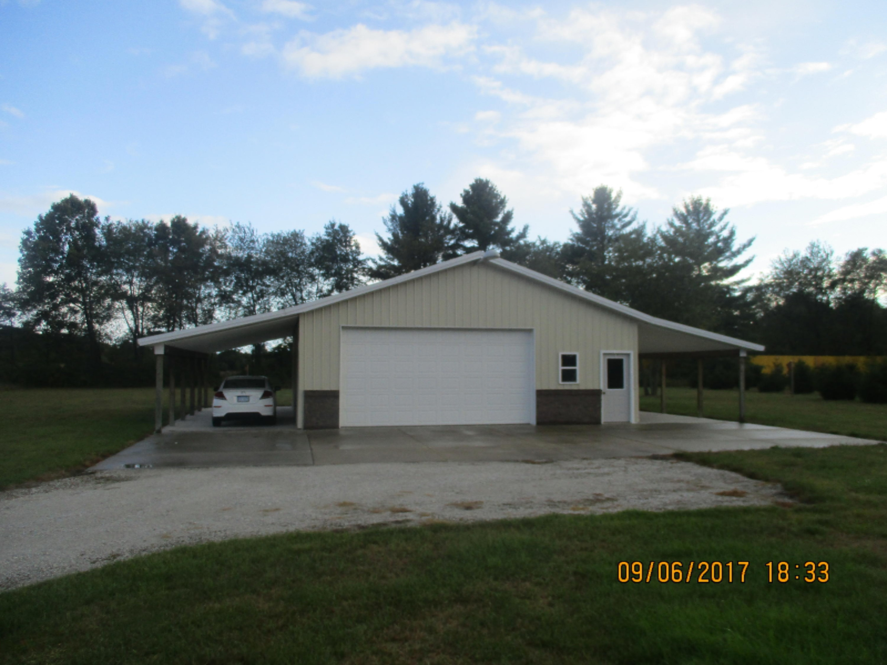 7397 Hall Road Muskegon, MI 49442 - Photo 3 of 38 IMG_2424