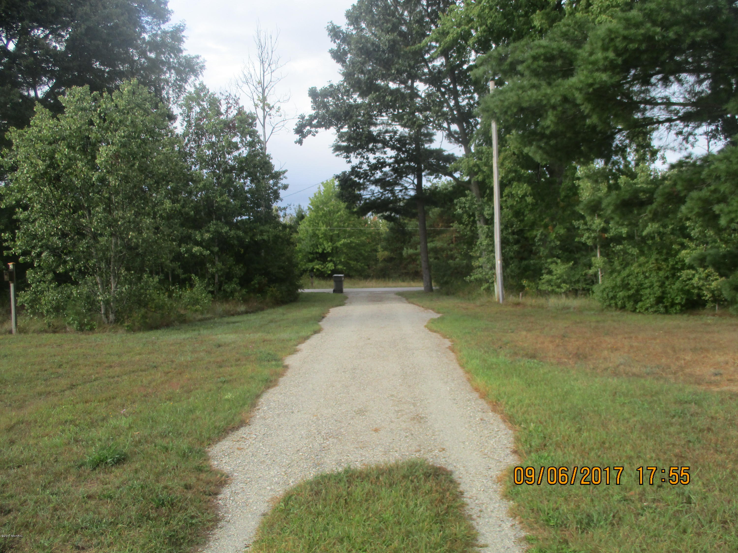 7397 Hall Road Muskegon, MI 49442 - Photo 38 of 38 IMG_2415