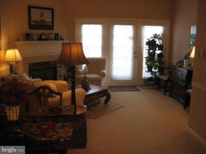 512 Tschiffely Square Road Gaithersburg, MD 20878 - Photo 11 of 17 Family Room/Living Room - 2nd View