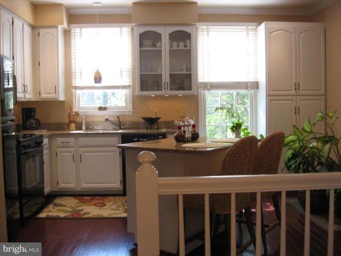 512 Tschiffely Square Road Gaithersburg, MD 20878 - Photo 13 of 17 Table Space Kitchen Recently Remodeled