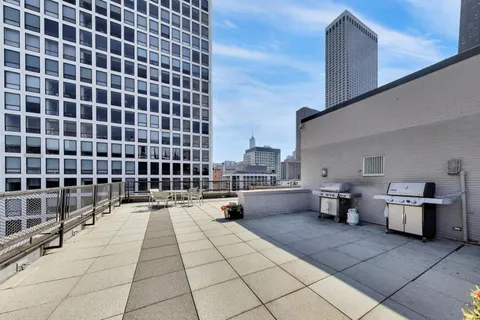 $160,000 | 253 East Delaware Place, Unit 12E, Chicago, IL 60611