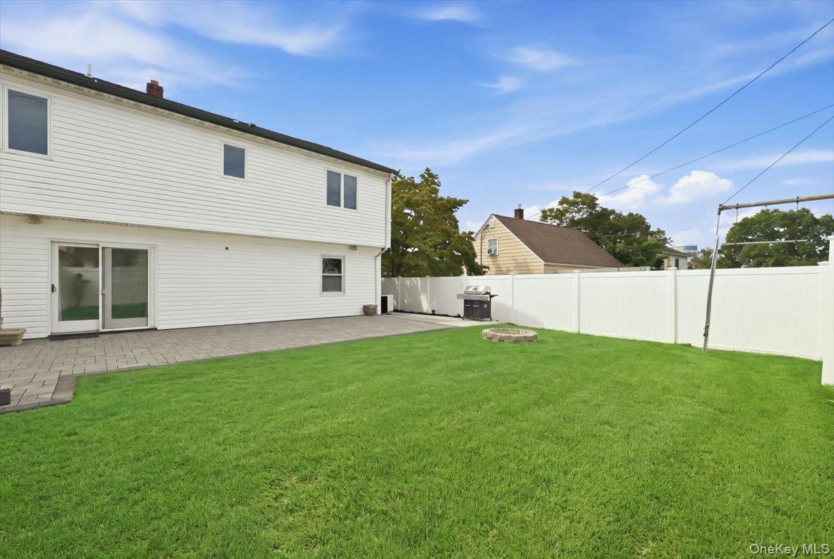 119 Periwinkle Road Levittown, NY 11756 - Photo 26 of 31 Gallery Image 26