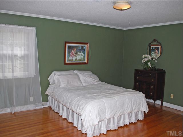 1517 Shadowood Lane Raleigh, NC 27612 - Photo 7 of 12 Master Suite w/ Hardwoods!