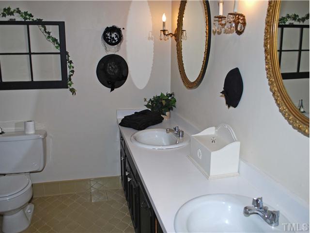 1517 Shadowood Lane Raleigh, NC 27612 - Photo 9 of 12 Guest Bath