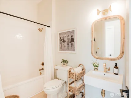 $1,498,000 | 204 Market Street, Unit A, Pacific Beach, WA 98571