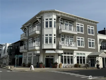 $1,498,000 | 204 Market Street, Unit A, Pacific Beach, WA 98571