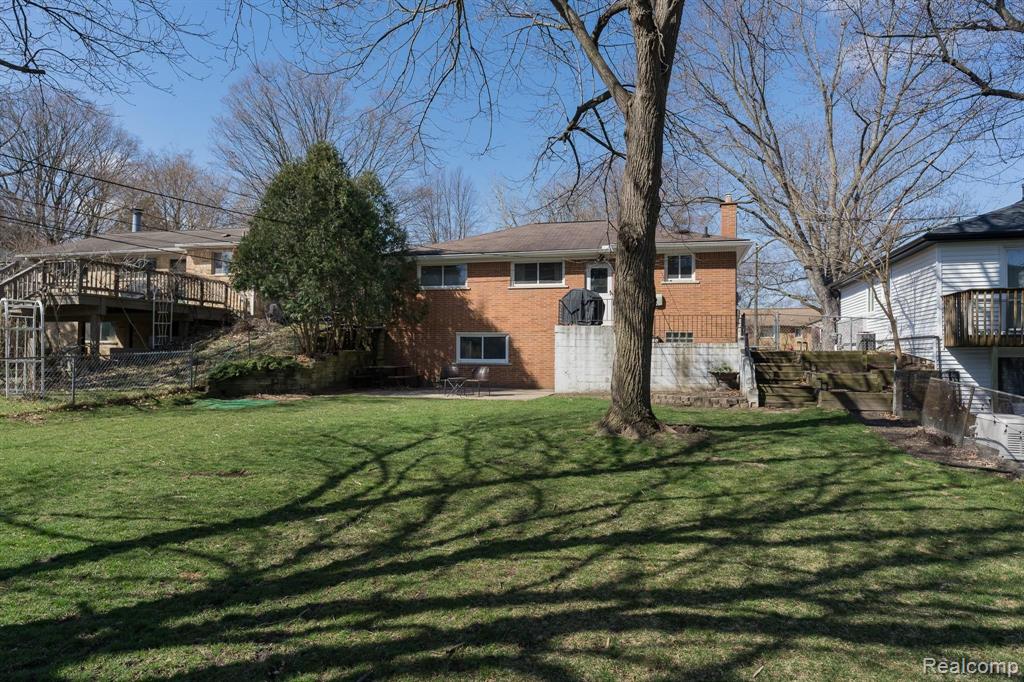 211 South Helen Avenue Rochester, MI 48307 - Photo 34 of 38