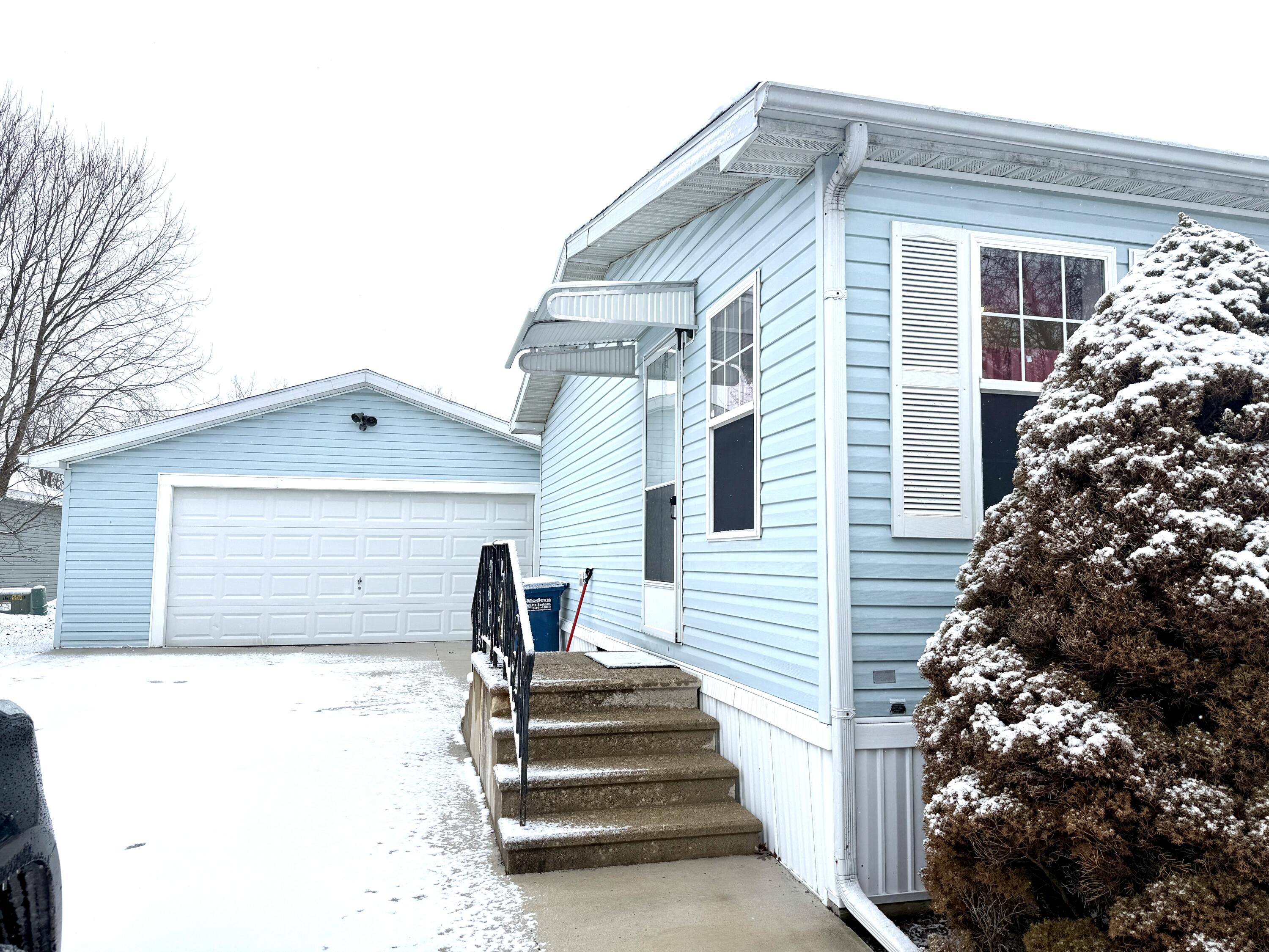 3828 Idlewild Street Jackson, MI 49201 - Photo 2 of 22 IMG_6570