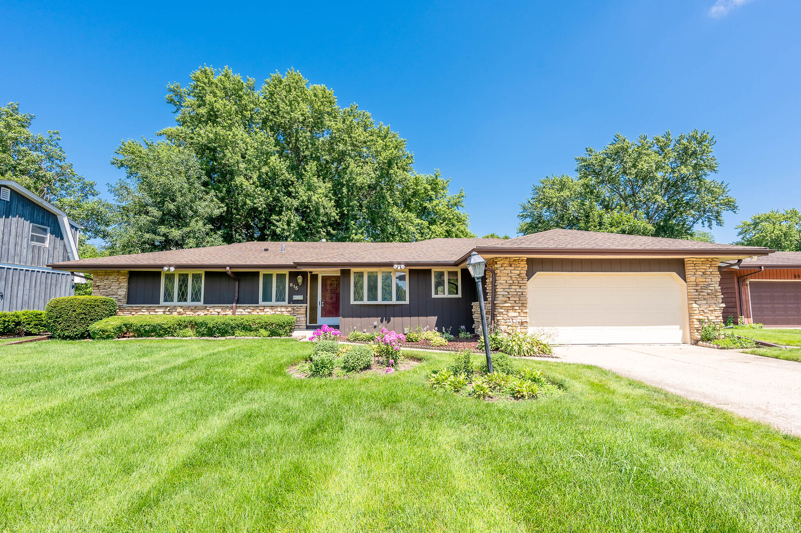 815 Ruth Drive Elgin, IL 60123 - Photo 1 of 20 Gallery Image 1