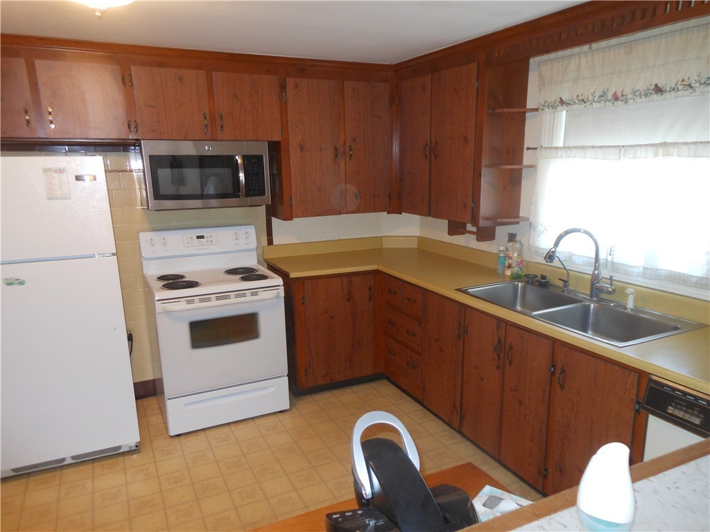 6 James A Potter Road Scituate, RI 02857 - Photo 13 of 44 KITCHEN WITH DINING AREA