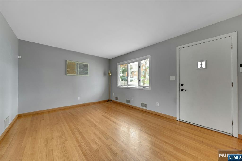 451 Chestnut Street Nutley, NJ 07110 - Photo 4 of 33
